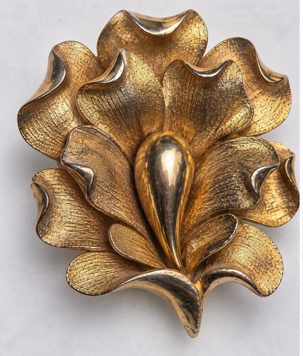 Vintage SCHRAGER Large Gold Tone Sculptural Calla Lily Flower Brooch Signed